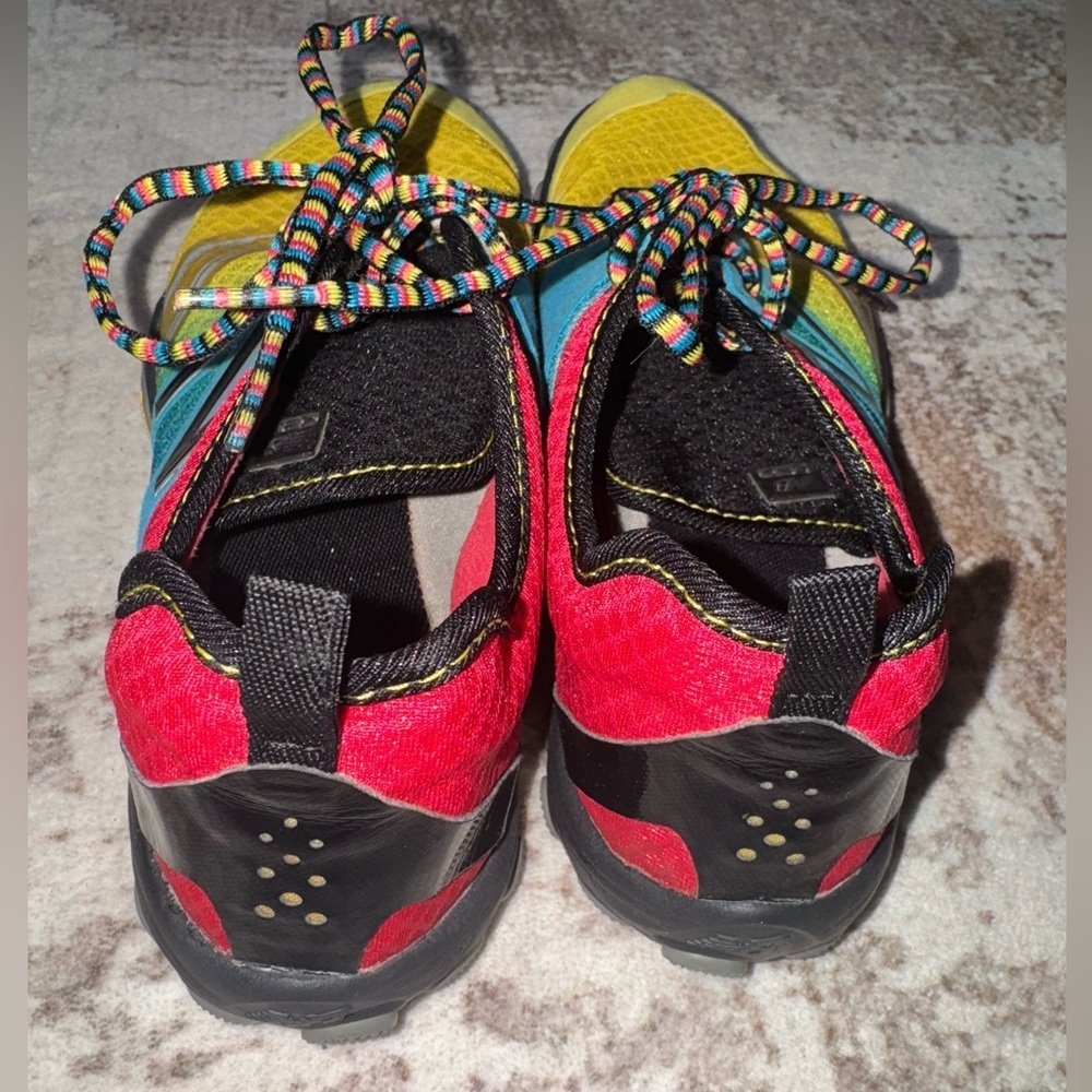 New Balance Minimus Trail Shoes size 9 WT20M2 Red/blue/yellow Multicolor Sneaker - Picture 11 of 13